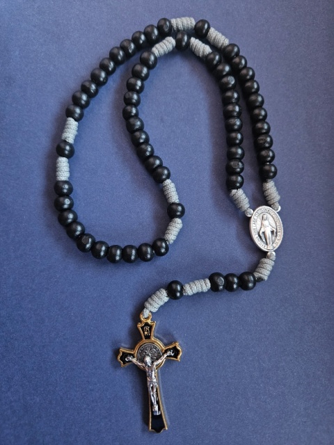 Różaniec komunijny drewniany