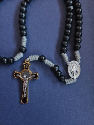 Różaniec komunijny drewniany