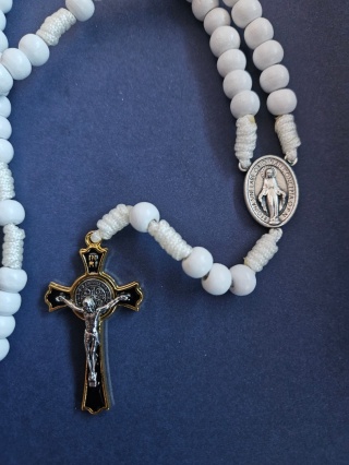 Różaniec komunijny drewniany