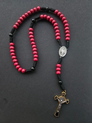 Drewniany Różaniec czerwony