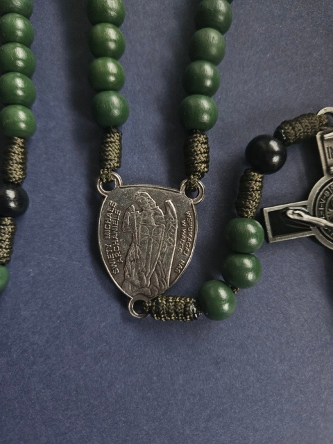 Różaniec św.Michał Archanioł zielony na szyję